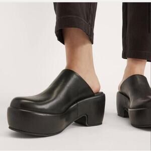 Everlane The Puffa Clog in Black Leather 9.5 Women's Chunky Platform Sip-on Mule